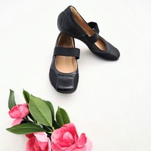 Naturalizer Black Ballet Flats - Size 7 -Elastic Strap